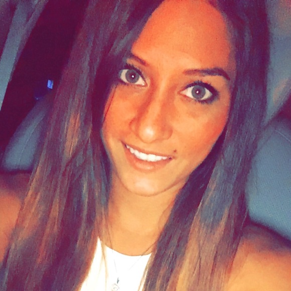 Meet your Posher, Angelina - Picture 1 of 1